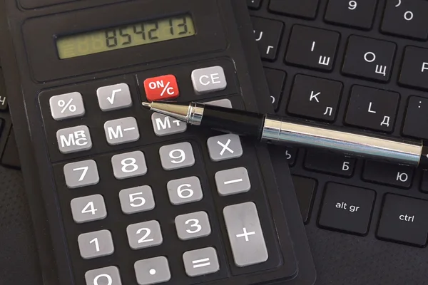 Calculator ,ballpoint pen on the keyboard — Zdjęcie stockowe