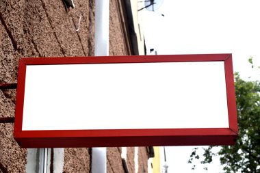 Bir konut bina üzerinde boş Billboard