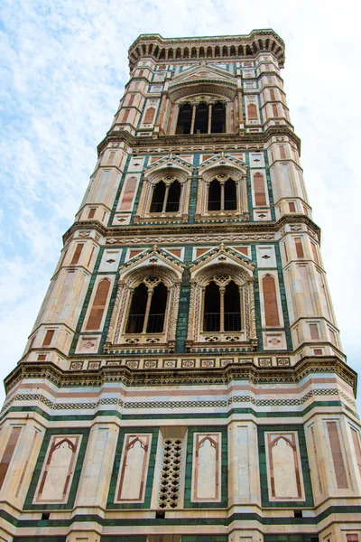 Колокольня Джотто собора Санта-Мария-дель-Фиоре в Пи — стоковое фото