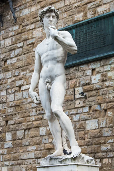 Copia del David de Miguel Ángel, Piazza della Signoria, Florencia —  Fotos de Stock