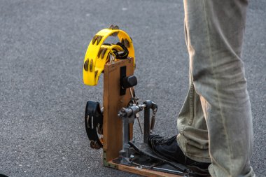 Tefleri ve perküsyon ile pedal