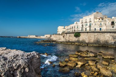 Syracuse, denize bakan Ortiggia, Sicilya, İtalya, ev görünümünü