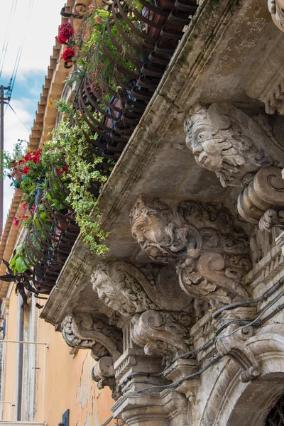 Varanda barroca em Siracusa, Sicília, Itália — Fotografia de Stock