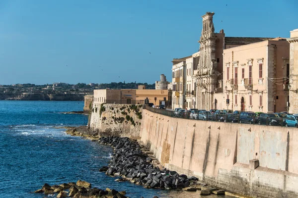 View of Syracuse, Ortiggia, Sicily, Italy, houses facing the sea — Stock Photo, Image