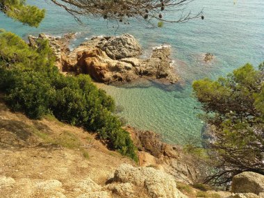 Fenals sahilindeki Rac d 'en Sureda' da temiz su (Lloret de Mar)