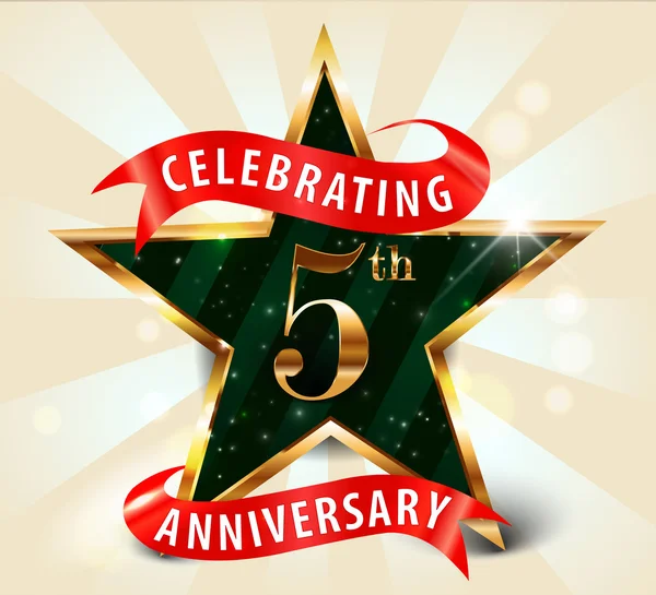 5 aniversario de la celebración de la cinta estrella de oro, la celebración de la tarjeta de invitación de oro decorativo quinto aniversario - vector eps10 — Vector de stock