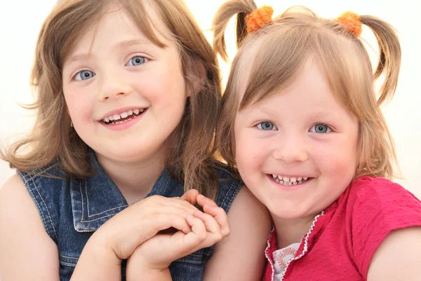 Rostro niño hermanas alegría — Foto de Stock