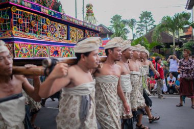 DENPASAR / BALI-JUNE 15 Haziran 2013: Bali Sanat Festivali Açılışı
