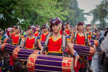 DENPASAR / BALI-JUNE 15 Haziran 2013: Bali Sanat Festivali Açılışı