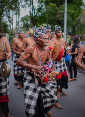 DENPASAR / BALI-JUNE 15 Haziran 2013: Bali Sanat Festivali Açılışı