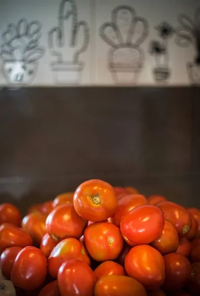 Tomates Rojos Frescos Primer Plano Vertical — Foto de Stock