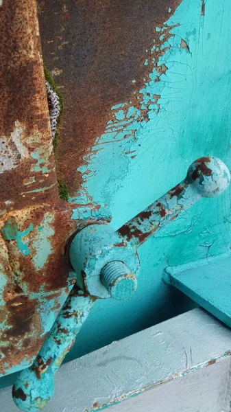 Pas dokusu ve yanmış boya.