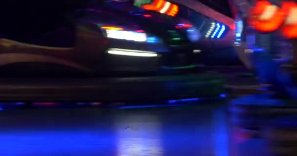 Voitures pare-chocs au Luna Park 