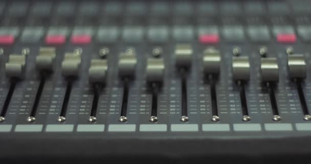 Digital audio mixer med automatisk fader_01 — Stockvideo