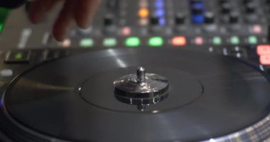 Dee Jay ile dijital turntable tırmalamak