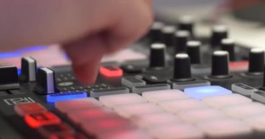 DJ müzik yapımcısı örnekleme