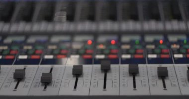 Otomatik Ses geçişi ayar düğmesi ile dijital ses karıştırıcı