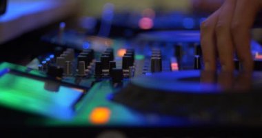 Dee Jay iş yerinizde gece kulübü