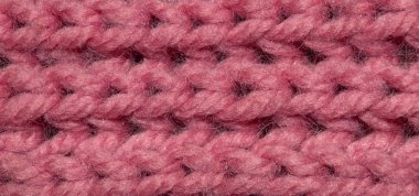 Kırmızı kumaş dokulu ve dikişli kanca. Arka plan için kumaş dokusu. Portre