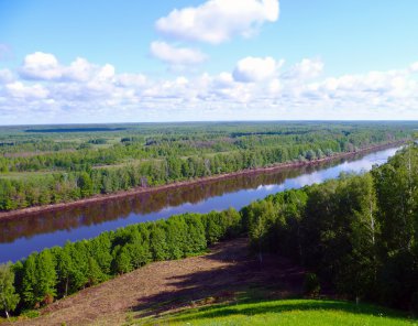 Dağlar Pojalovat mesafe içine uzanan nehir manzarasına. Gorokhovets. Rusya