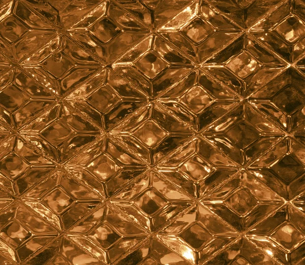 Textura de vidro dourado com um padrão de losango. Forma de diamante de vidro transparente. Cristais. Fechar. — Fotografia de Stock
