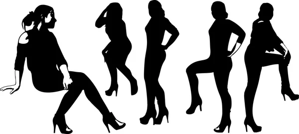 Vector set zwarte silhouetten van meisjes in zitten poses, volledige lengte, het dragen van schoenen met hakken. Vrouwen in elegante poses op witte achtergrond in vector-formaat — Stockvector