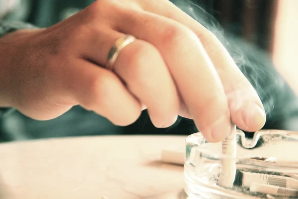 Tablo arka plan metin için yer ile yakın adam el