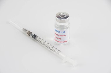 COVID aşısı ile tıbbi şırınga - 19 Coronavirus, hasta