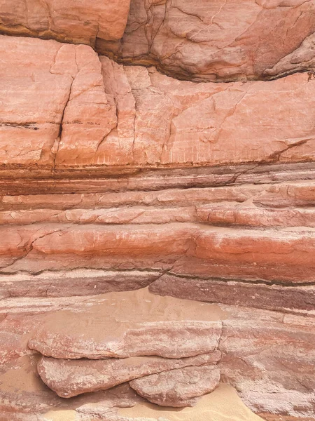 Fond texturé de canyon coloré avec des roches rouges — Photo