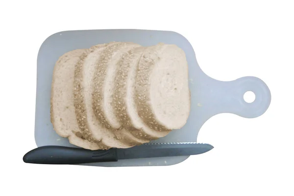 白い背景に隔離された暗いパンのスライス — ストック写真