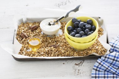 Ev gevrek altın granola pul ve fındık karışımı
