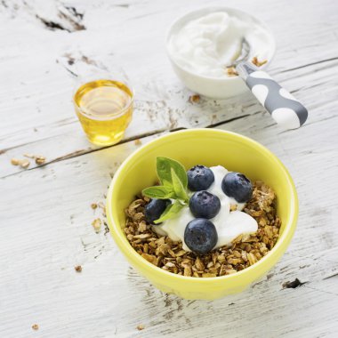 Ev gevrek altın granola pul ve fındık karışımı