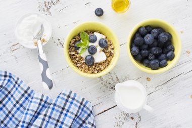 Ev gevrek altın granola pul ve fındık karışımı