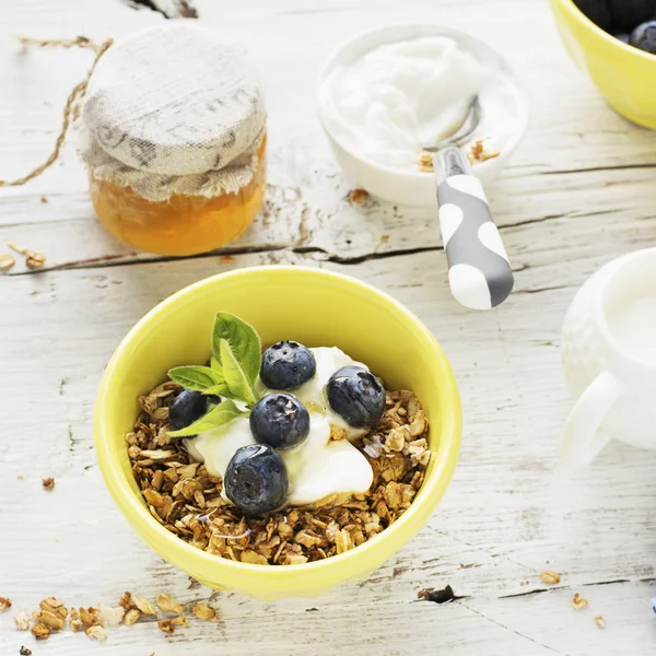 Ev gevrek altın granola pul ve fındık karışımı