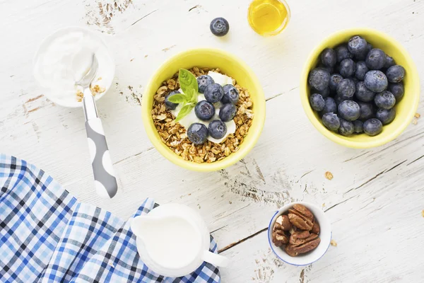 Huis krokant gouden granola mengsel van vlokken en noten — Stockfoto