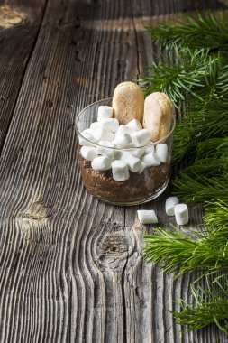 Yulaf kepeği, sütlü çikolata yulaf ezmesi dekore edilmiş hatmi var