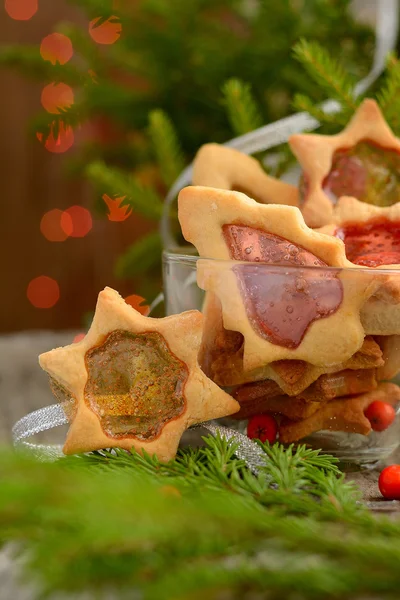 Galletas de Navidad con ventanas de caramelo — Foto de Stock