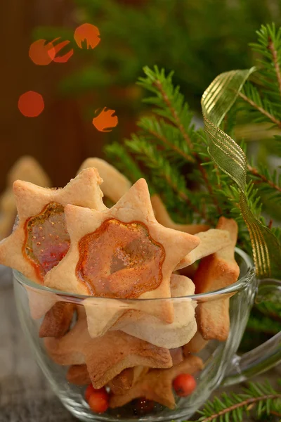 Galletas de Navidad con ventanas de caramelo —  Fotos de Stock