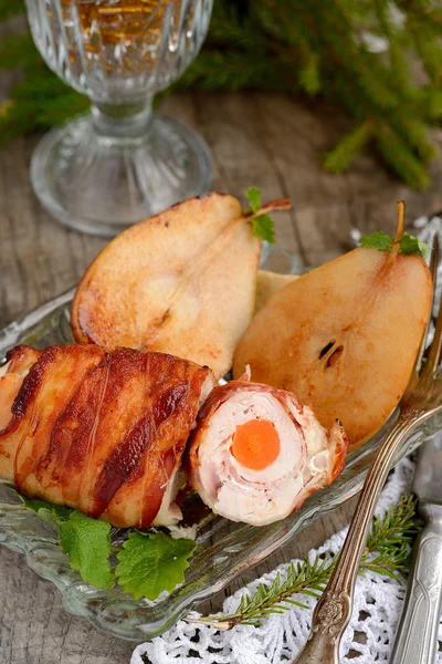 Chicken with grilled bacon — Stock Photo, Image