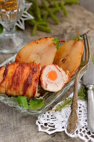Chicken with grilled bacon — Stock Photo, Image