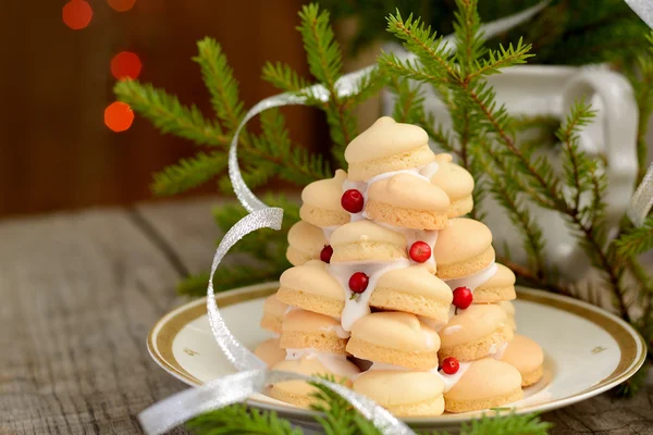 Small Christmas tree of homemade cookies with fir branches — Stock Photo, Image