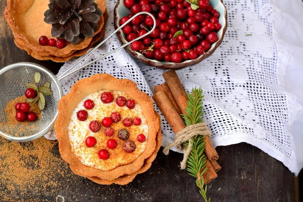 Torta de cranberries com mousse de chocolate branco — Fotografia de Stock