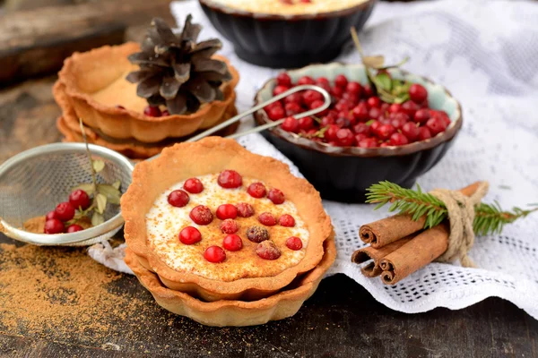 Cranberries tart with white chocolate mousse — Stock Photo, Image