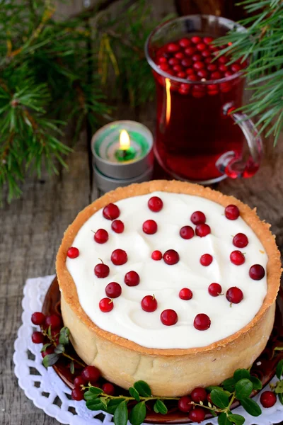 Witte chocolade cheesecake taart met veenbessen — Stockfoto