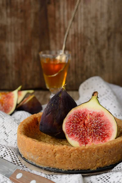Tart or pie with figs and honey — Stock Photo, Image