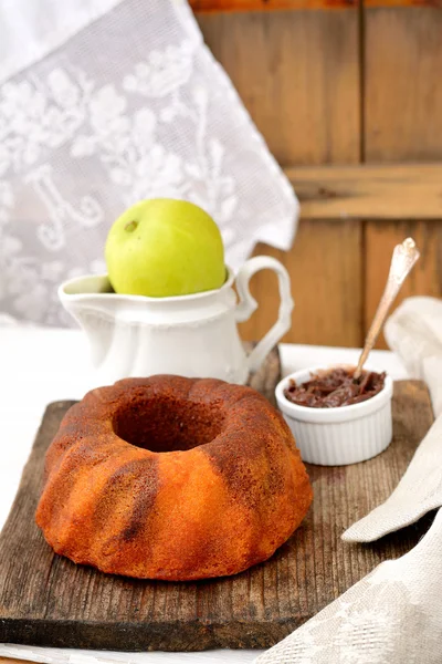 Vanilla and chocolate cake — Stock Photo, Image