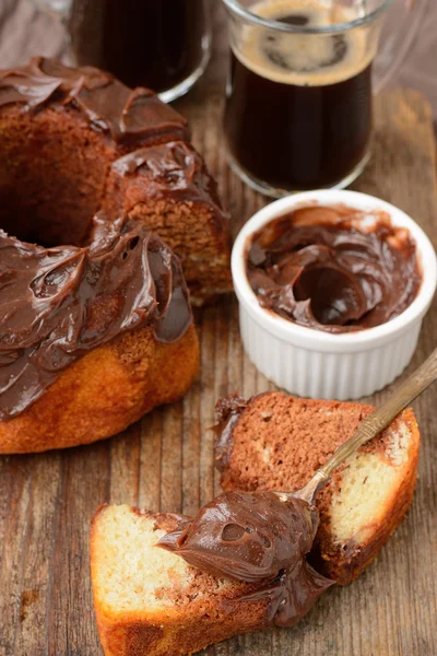 Marble cake with chocolate cream — Stock Photo, Image