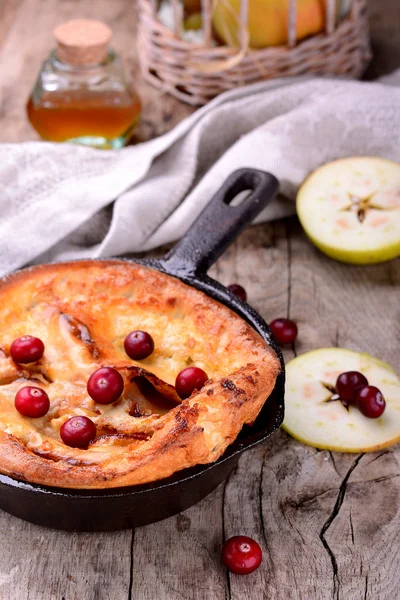 Dutch baby pancake with apple cinnamon and fresh blueberry — Stock Photo, Image