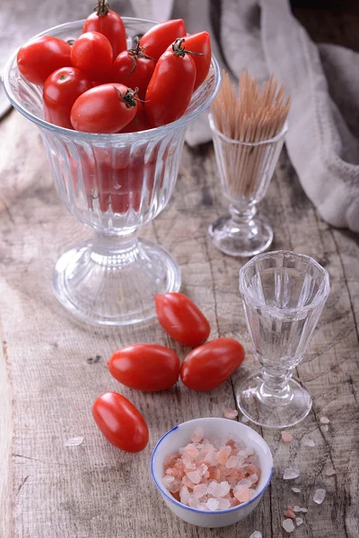 Tomates cereja com sal marinho — Fotografia de Stock