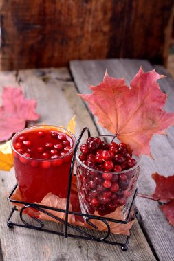 İsveç kirazı suyu ve çilek